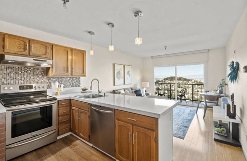 Eureka Valley Apartment | Stunning 2-Level Apt with Panoramic SF Views & Private Balconies
