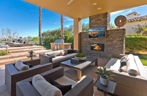 La Quinta House | Stunning Contemporary Estate on PGA West w/spectacular lake views, Pool & Spa