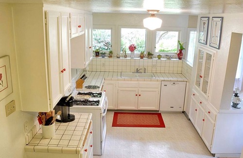 Freshwater Cabin | Stunning Log Cabin Rental with Wood-Burning Stove near Eureka, California
