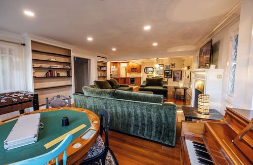 Bankers Hill House | Stunning Mansion by The Convention Center & Little Italy w/HotTub AC Parking