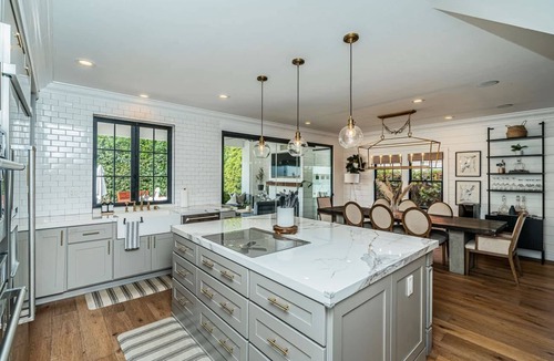 South Park House | Stunning + Spacious Family Friendly Home Near Zoo