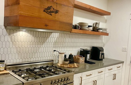 Roseville House | Stunningly remodeled 2 bedroom with 2 bath bungalow downtown roseville.