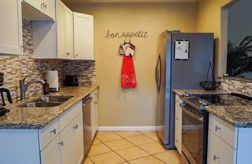 Cathedral City Condo | Stylish Condo with Golf Course Views