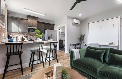Tulare Apartment | Stylish Downtown Studio Loft Above Tap Yard