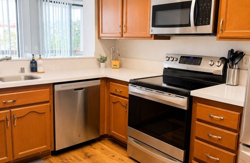 Mission Valley West Condo | Stylish Friars Rd Retreat w Resort Pool & Elevator