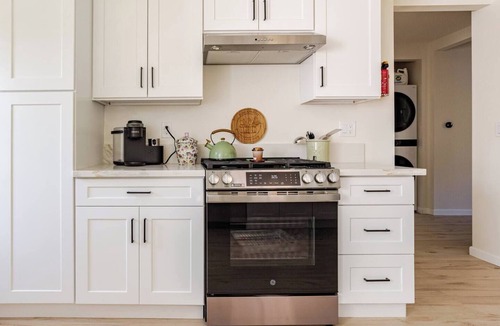 Downtown Apartment | Stylish Getaway Glendale!
