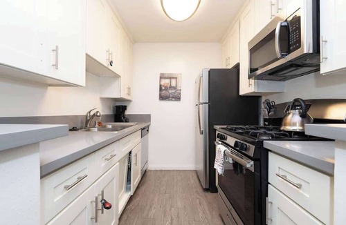Hollywood Apartment | Stylish Hollywood 2BR apt with Rooftop Pool