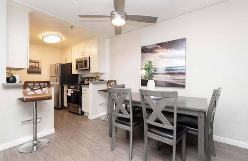 Hollywood Apartment | Stylish Hollywood 2BR apt with Rooftop Pool