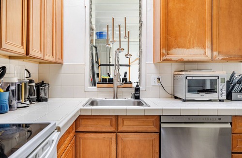 Inner Mission Apartment | Stylish Mission/Valencia 1BR – Prime Location