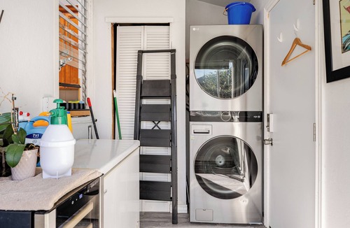 Inner Mission Apartment | Stylish Mission/Valencia 1BR – Prime Location