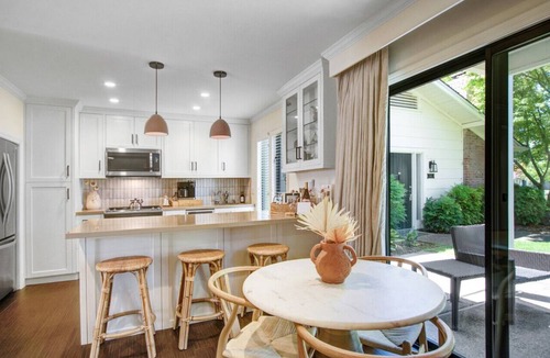 Napa Condo | Stylish Napa Stay Pool Access + 10 Min to DT