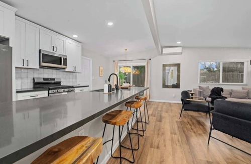 Fairmount Park House | Stylish South Park Home | Near Zoo, Downtown & Dining