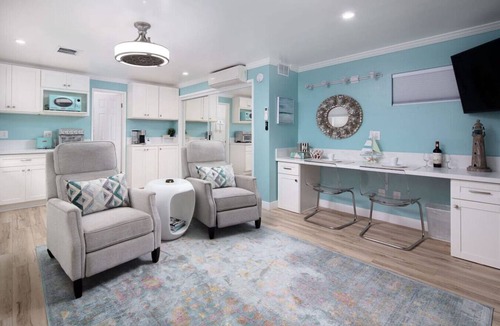 Bay Park Apartment | Suite with Rooftop Deck and Ocean Views in Mission