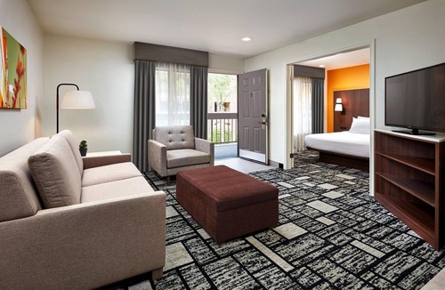 Orange Hotel | Suite with Whirlpool & Breakfast | Pool Days & Orange County Getaways