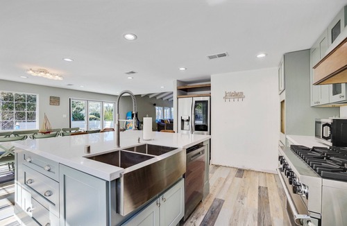 Hidden Valley House | Summer in San Diego Walk to Beach, Dog Friendly, Hot Tub, Fire Pit