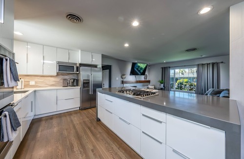 Hanford House | Summer Oasis w/Pool and Hot Tub!