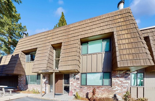 Tahoya Shores Condo | Summit & Shore Chalet With Private Beach Access, Seasonal Pool and Near Ski Resorts