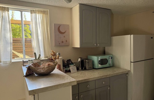 Live Oak Apartment | Sunny boho retreat with deck & stylish hot tub