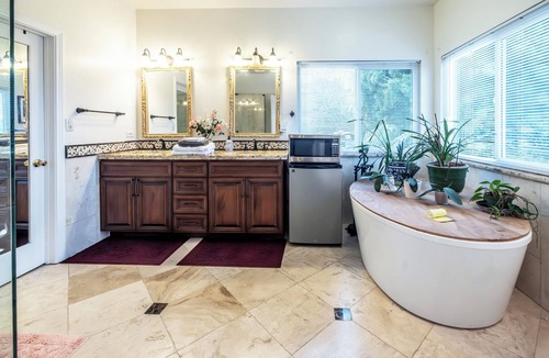 Vista Apartment | Sunrise Luxurious Master Room/Own Bath/Separated Entry/Vista