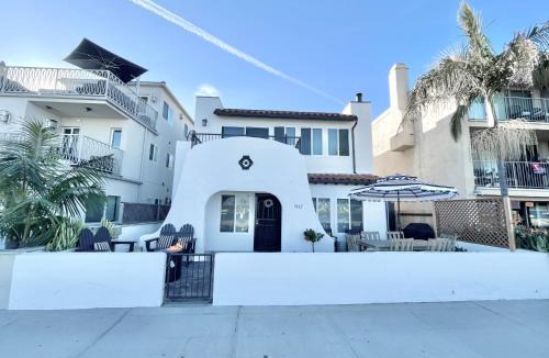 Central Mission Beach Villa | Sunrise on the Bay