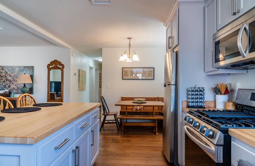 Bradley House | Sunset Deck + Boat Parking | Near Paso Robles | The J's Nest Cottage
