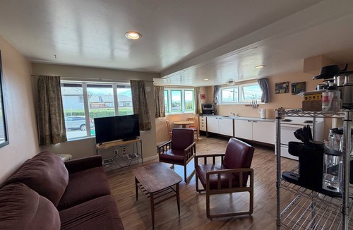 Arcata Apartment | Sunset Studio, Best walkable location in Arcata & Bay View Studio