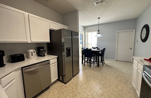 Sunset Ridge House | Sunset Themed Retreat - Sleeps 10