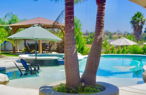 Fallbrook House | Sunshine and privacy in a resort style setting with pool/jacuzzi and outdoor bar