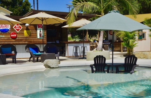 Fallbrook House | Sunshine and privacy in a resort style setting with pool/jacuzzi and outdoor bar