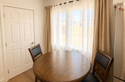 Southeast Anaheim House | Superb 4-bedroom house in pleasant Anaheim neighborhood by Disneyland
