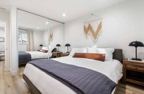 Clairemont House | Surf Farmhouse | Hot Tub, Big Backyard, Sleeps 7!