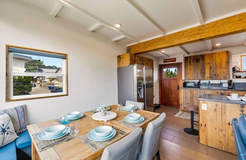 Monterey House | Surf Inn - Monterey Beach House - Steps to the Beach!