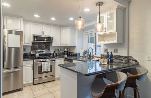 Bay Terraces House | Sweetwater by AvantStay | Yard w/Hottub & Firepit