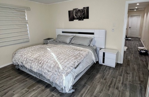 Hawthorne House | Swimming Pool & Jacuzzi Pool Table LAX Sofi Stadium close SmartHome Chef Kitchen