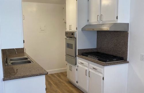 Glendale Apartment | t Brand new floors, dishwasher, stove, oven, hood, baths & 1 mile walk to Mall.