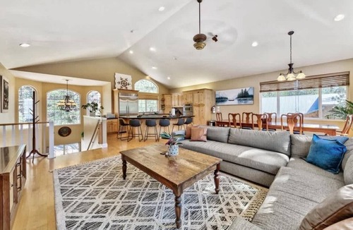 Tahoe Paradise Cabin | Tahoe Basecamp: National Forest+River, Hot Tub, AC