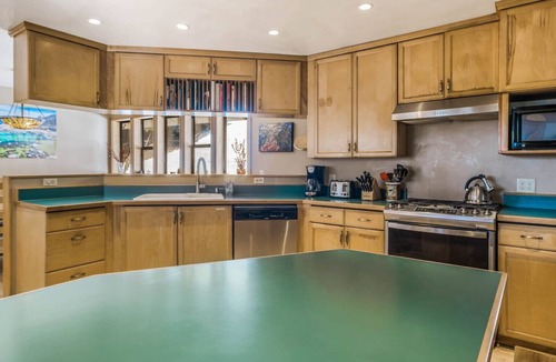 Upper Kingsbury House | Tahoe Mountain Retreat with Views Decks Hot Tub by Events Beaches Golf Heavenly