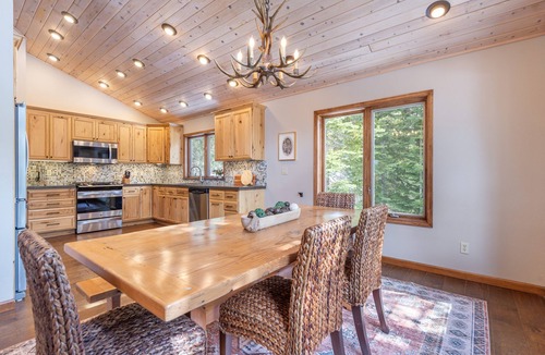 Kingswood Estates House | Tahoe pet friendly 3Br Easy access to Northstar, hiking, and waters of Tahoe - Trails & Tails