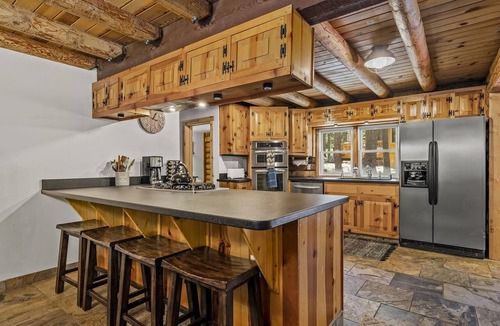 Truckee House | Tahoe Rustic Cabin | Clubhouse Access, Hot Tub, Near Golf Course, Lake & Trails