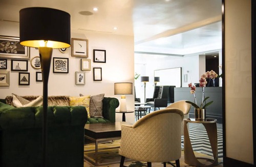 Norma Triangle Hotel | Take Pleasure in Los Angeles l 2 Suites w/Rooftop Pool & Gym Access