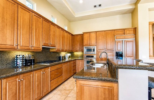 Rancho Mirage Villa | Tee Time | 2BR + Den with Private Pool, Spa & Stunning Views – a Greenday property!