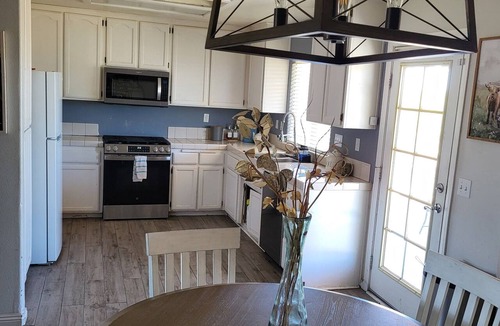 Victorville House | Terrific 3-bedroom house with AC in Victorville