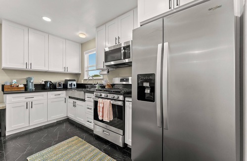 Garden Grove House | Terrific Modern 3-bedroom Home Near Disneyland
