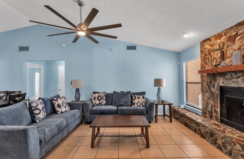 Nichols House | Terrific spacious 3 bedroom home -Sunroom-Backyard-Near Orlando & Tampa