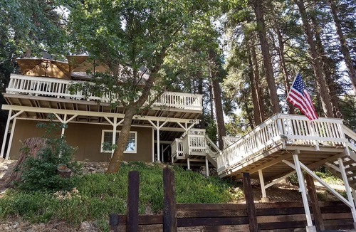 Twin Peaks Cabin | The 3 Bears Lodge!