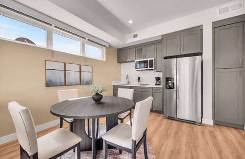 Fallbrook House | The Almond Estate | Newly Renovated | Sleeps 24
