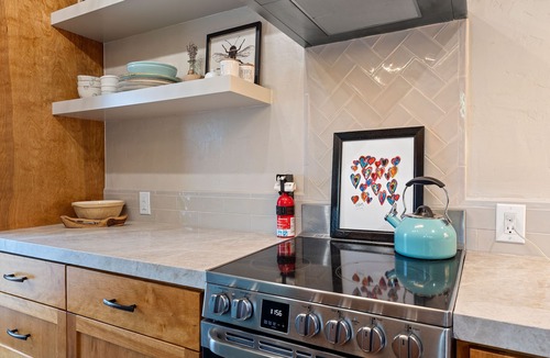 West Sacramento House | The Bee's Knees Guest Studio | West Sacramento