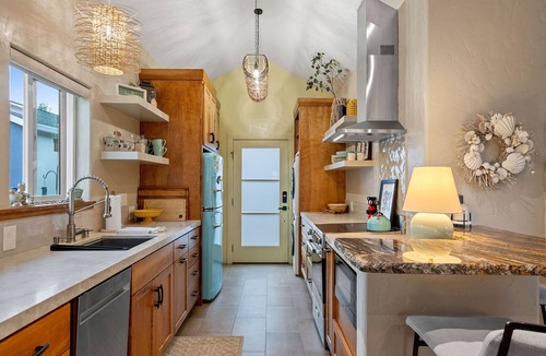 West Sacramento House | The Bee's Knees Guest Studio | West Sacramento