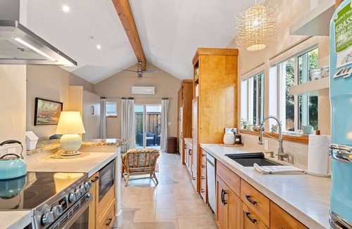West Sacramento House | The Bee's Knees Guest Studio | West Sacramento