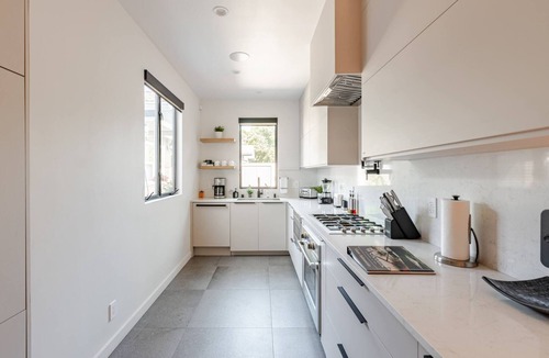 Hollywood House | The Heart of Hollywood House - Newly Built w/Hot Tub -
